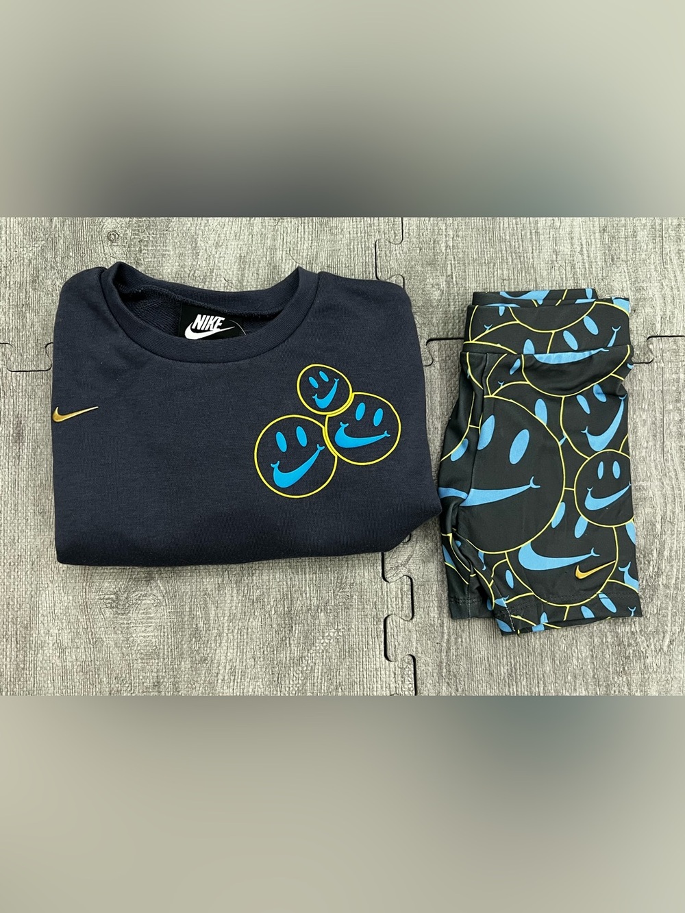 Nike Girls 2-Piece Outfit Set Fleece Crewneck Sweatshirt & Shorts 4T